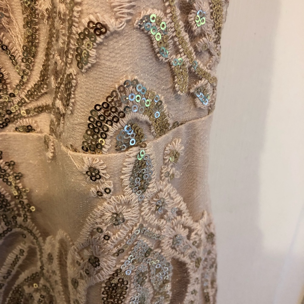 EUC Quiz Sleeveless Sequin Full length Gown - Champagne Gold w/Peachy/Rose Tones - Picture 9 of 15